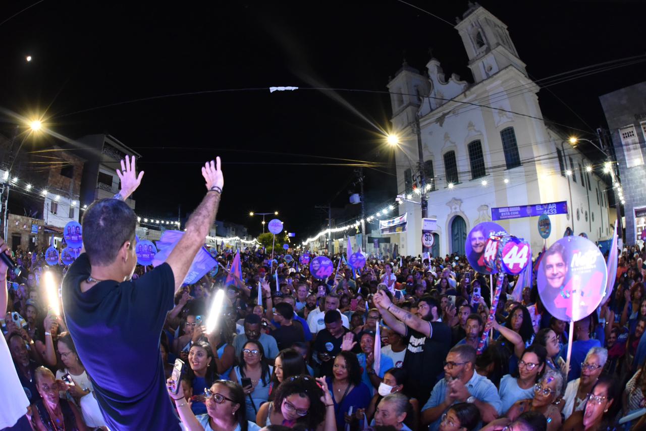 ACM Neto reúne milhares de pessoas durante comício em Santo Amaro e reforça sentimento de mudança na Bahia