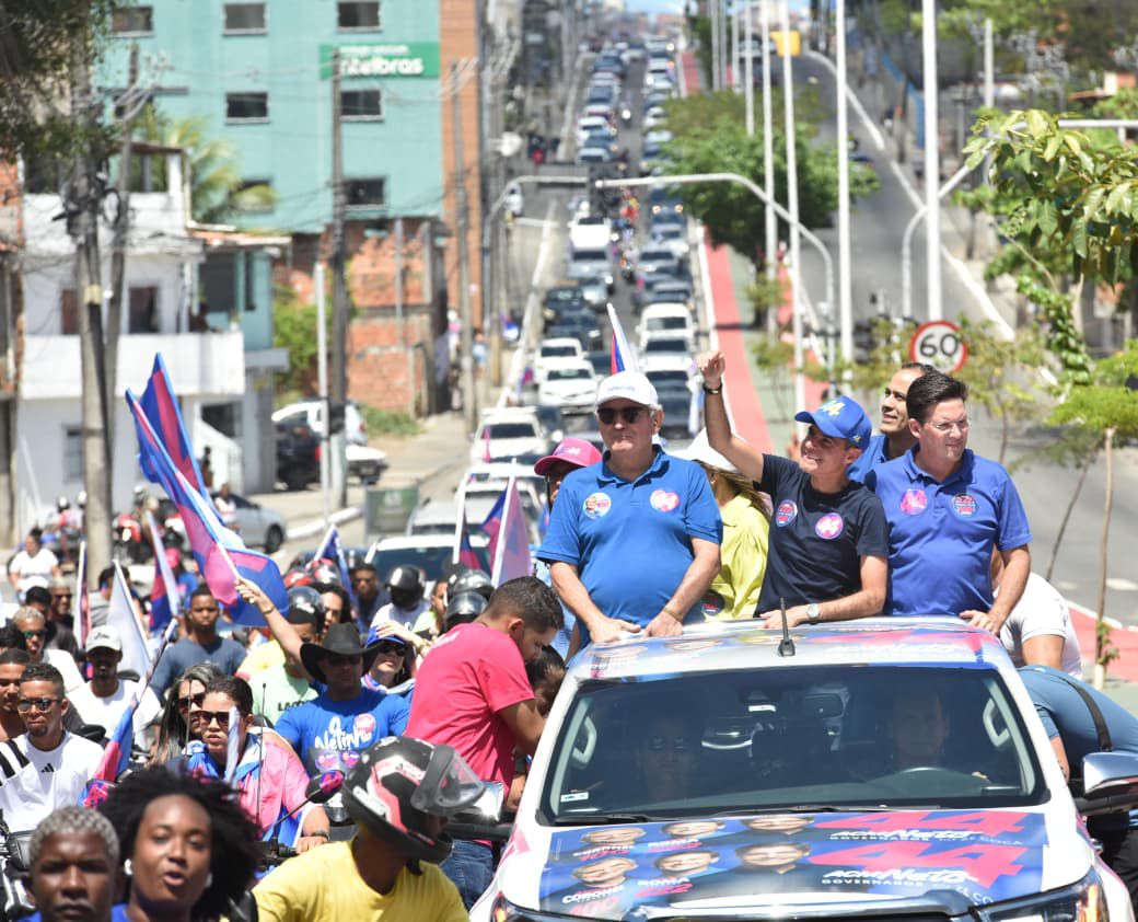 Mega carreata de ACM Neto reúne milhares de apoiadores e toma as ruas do Subúrbio de Salvador