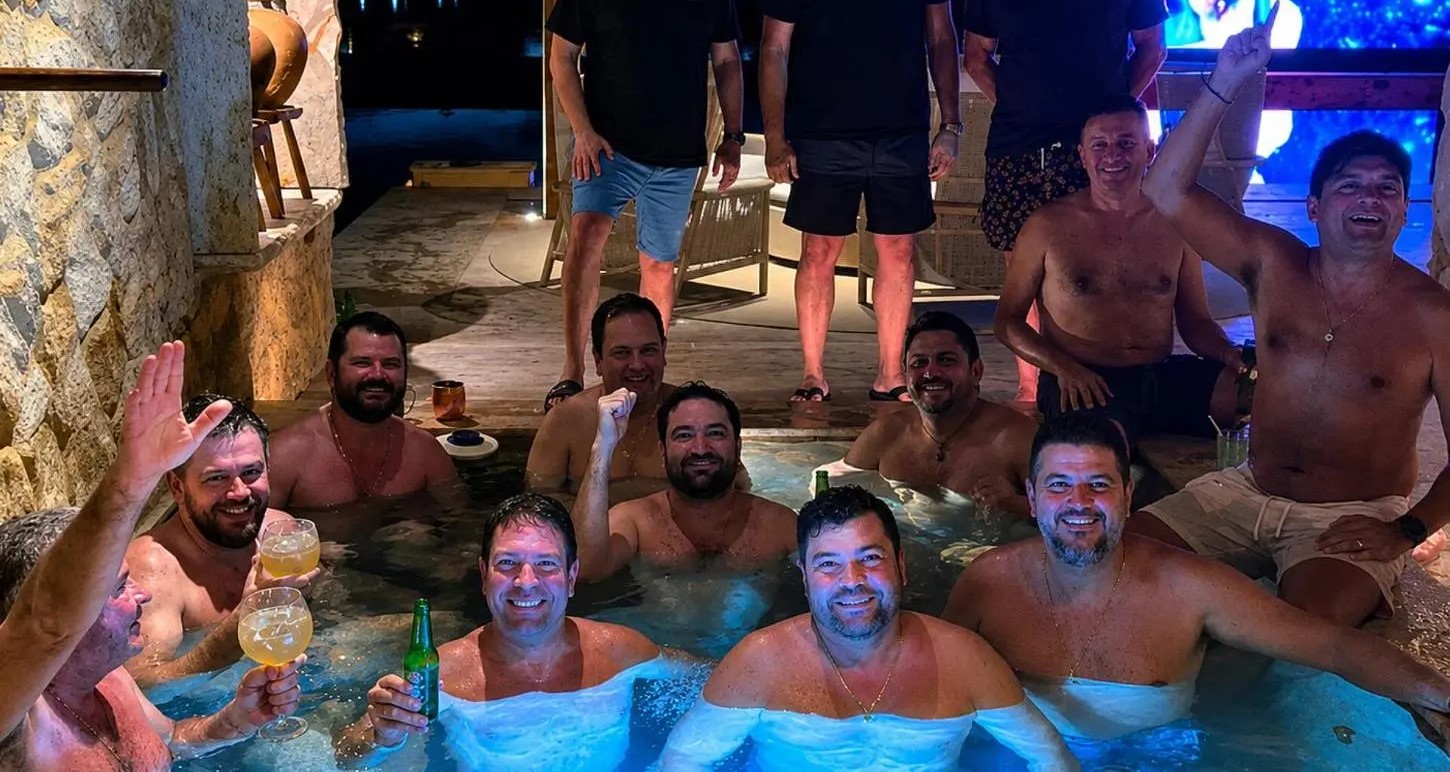 PF encontra foto de deputados e senadores em piscina com advogado investigado por fraudes no INSS