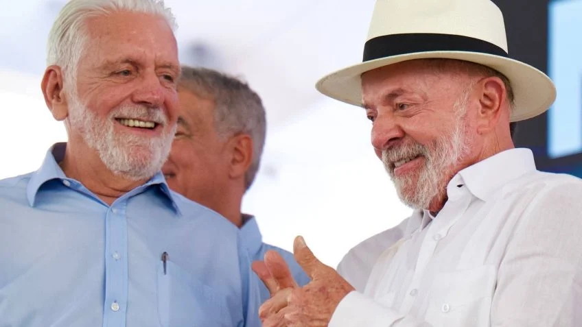Lula participa de convenção do PT baiano ao lado de Jaques Wagner, citado pela PF em caso Master
