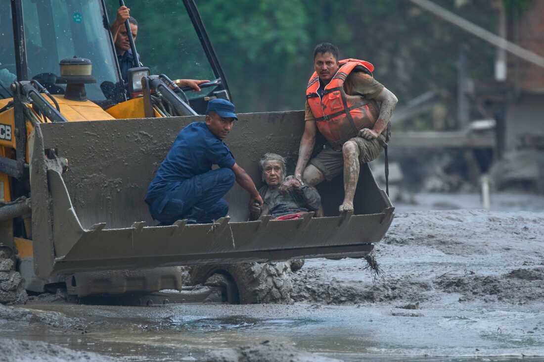 Enchentes no Nepal deixam ao menos 350 mortos e centenas de desaparecidos