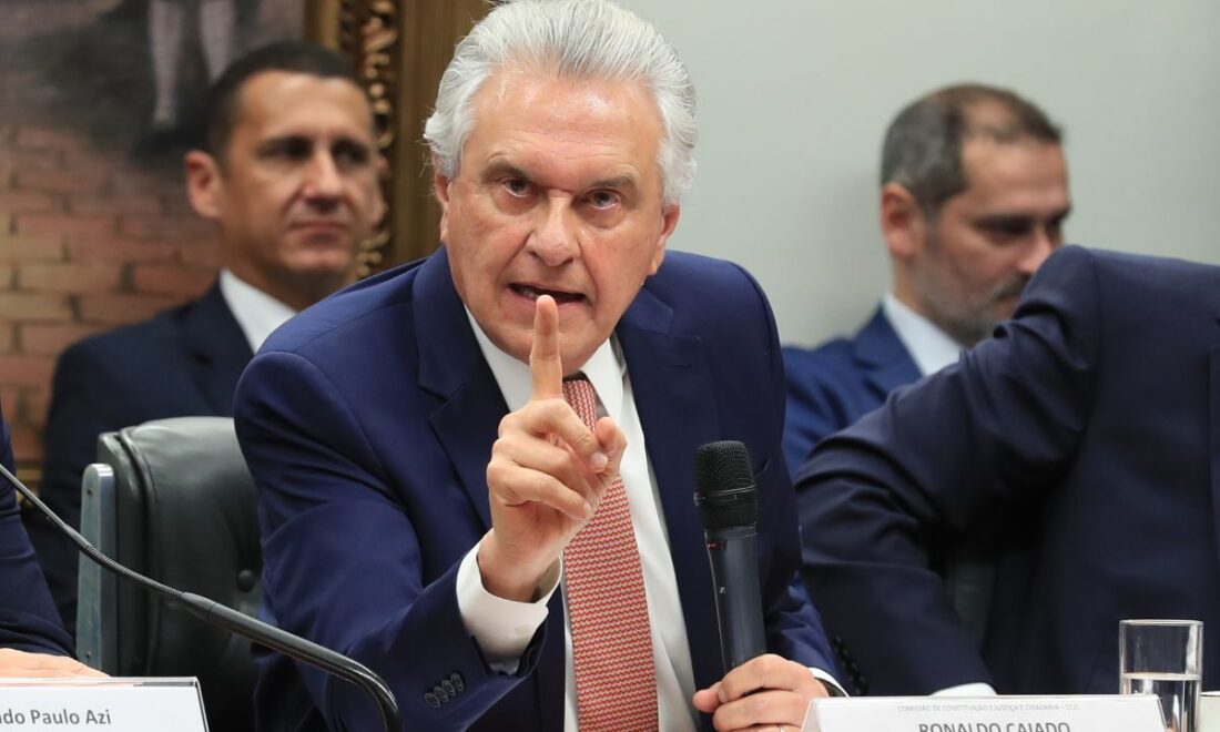 Caiado chama Lula e Flávio Bolsonaro de ‘fujões’ por provável ausência em debate
