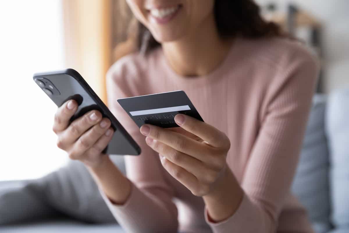Anvisa autoriza venda de medicamentos em plataformas digitais