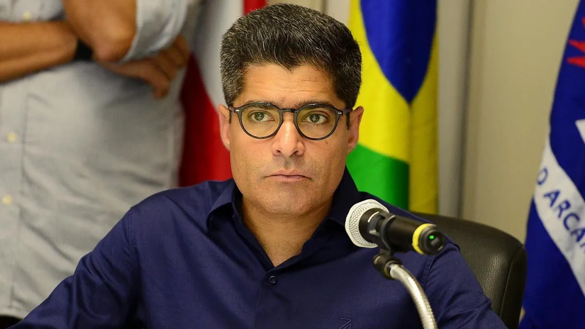 ACM Neto diz que aprovação automática de Jerônimo é "crime contra educação" e propõe prêmio a municípios que avançarem na aprendizagem