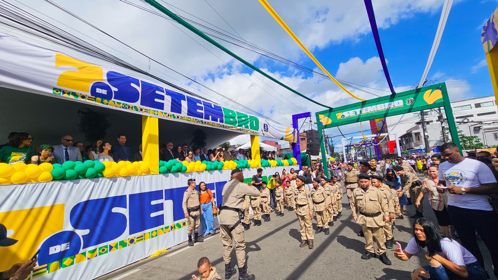 Simões Filho celebra 7 de Setembro com ato cívico marcado por patriotismo e participação popular