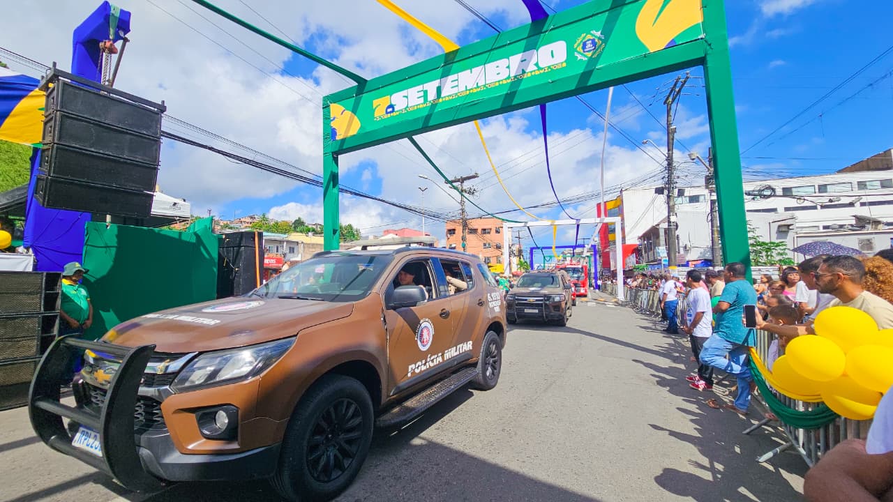 Desfile de 7 de Setembro reúne população e instituições em Simões Filho