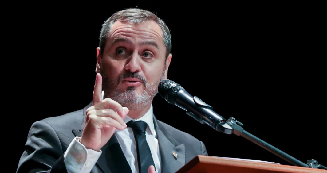 Dino determina reintegração de Andrei Rodrigues no comando da PF