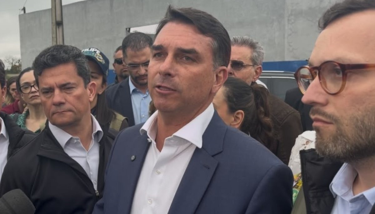 Flávio Bolsonaro diz que Alexandre de Moraes é 'laranja podre' dentro do STF