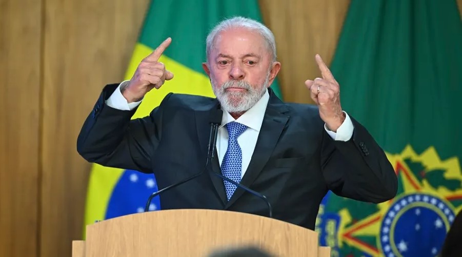 Desaprovação ao governo Lula supera aprovação, mas petista ainda lidera intenções de voto