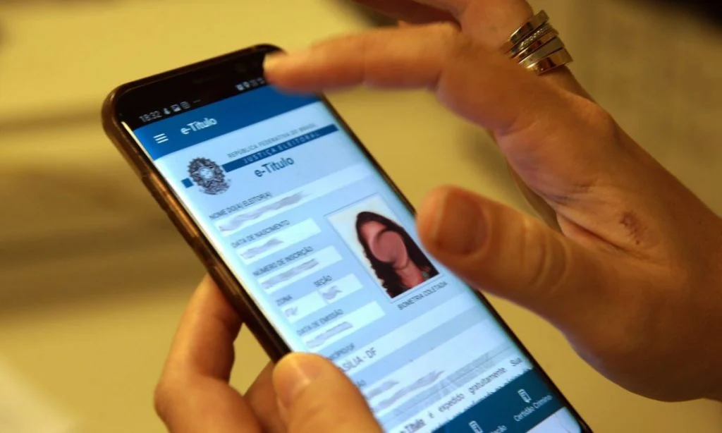 Jovem cria plataforma para ajudar nova geração de eleitores nas urnas