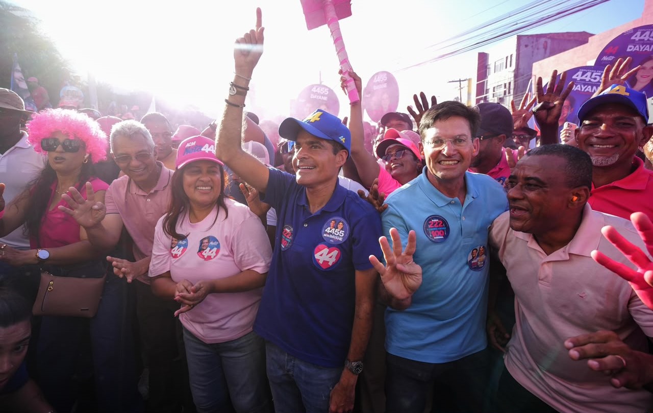 Kátia Oliveira reúne apoiadores e grandes lideranças políticas na Onda Rosa 44 em Simões Filho