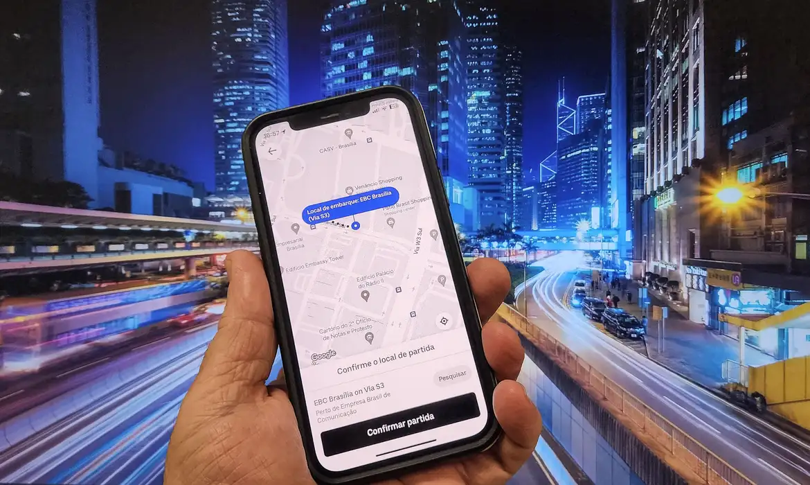 Apps de transporte vão ter que esclarecer sobre atendimento a idosos
