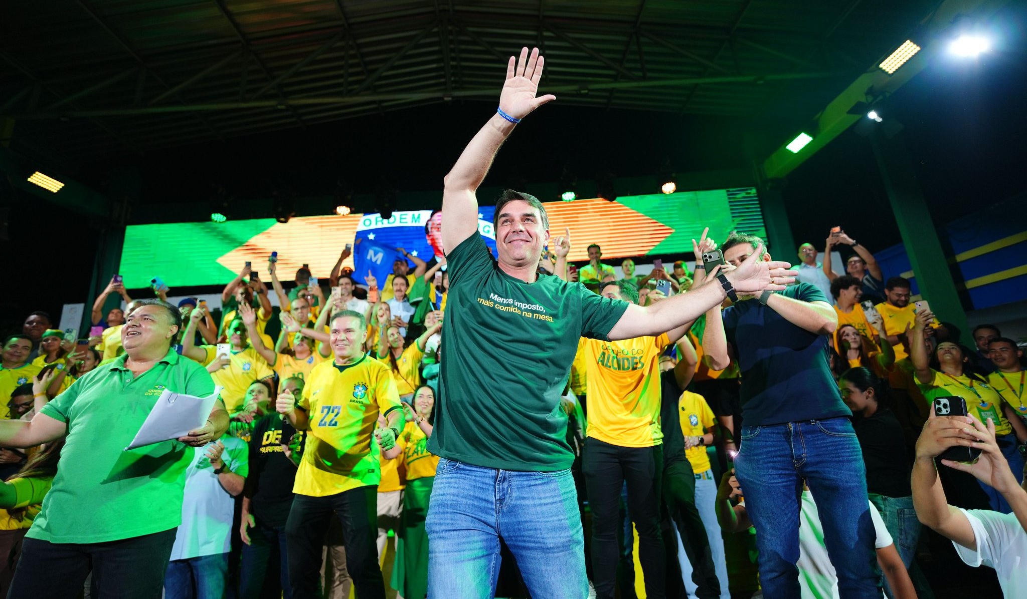 Flávio Bolsonaro critica deputado do PL que recorreu ao TSE contra reajuste do Bolsa Família