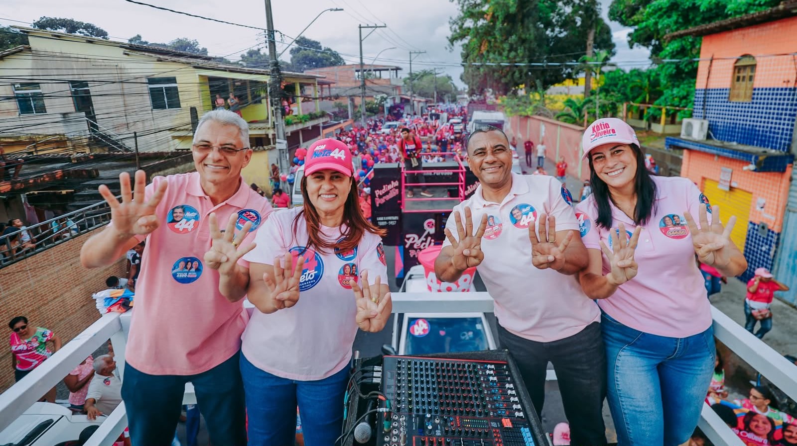 Onda Rosa 44 reúne apoiadores e lideranças em nova caminhada de Kátia Oliveira em Simões Filho