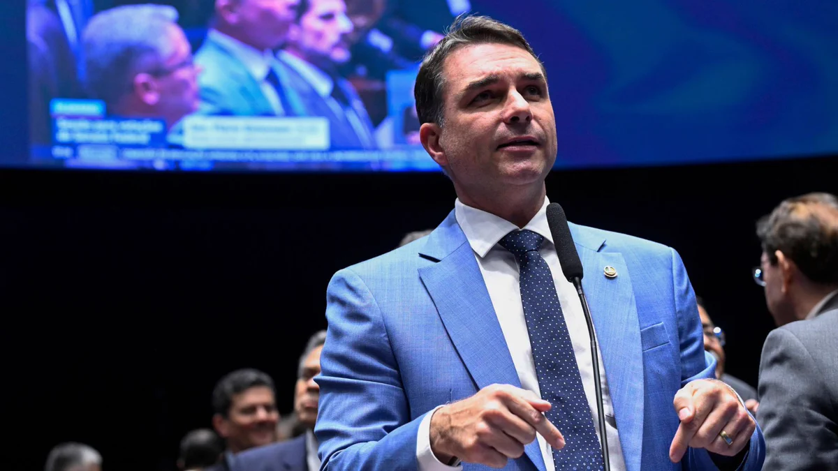 ‘Imagina se fosse agora, eu teria viajado no avião de Alexandre de Moraes’, ironiza Flávio