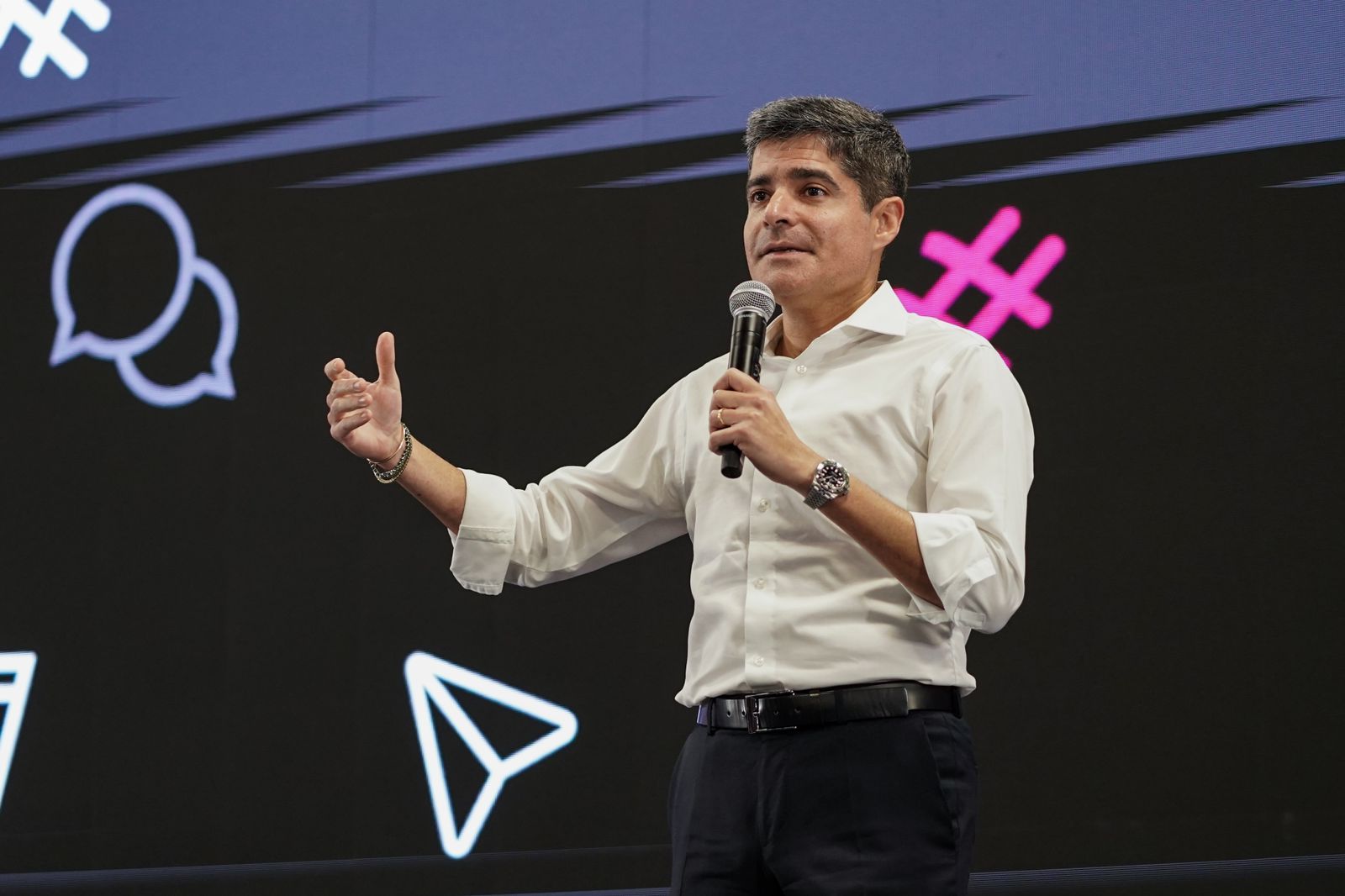 ACM Neto rebate fake news de Jerônimo e garante que vai manter o Pé-de-Meia e ampliar o Bolsa Presença para estudantes da Bahia