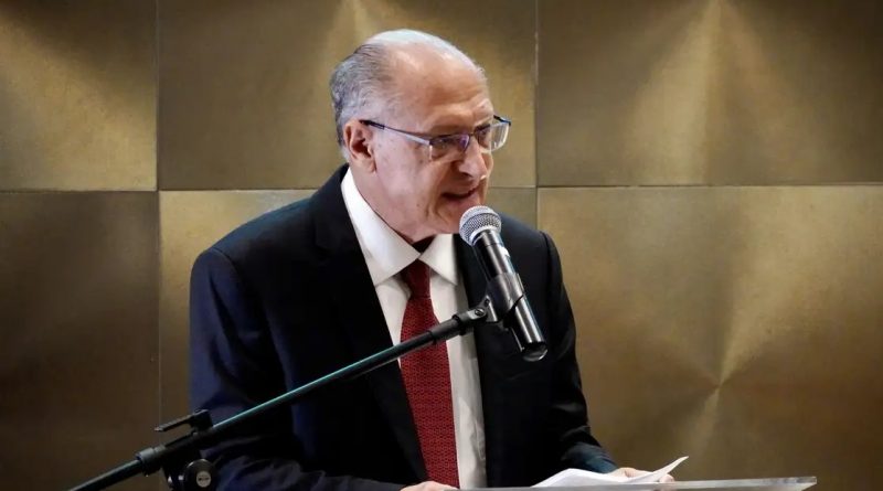 Governo prioriza abastecimento e segurar preço do diesel, diz Alckmin