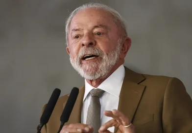 Lula zera imposto e subsidia diesel para conter alta do petróleo